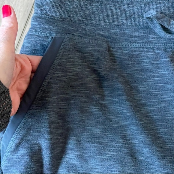Athleta Techie Terry Space Gray Mini Skirt Size Medium Drawstring Pockets - Picture 4 of 6